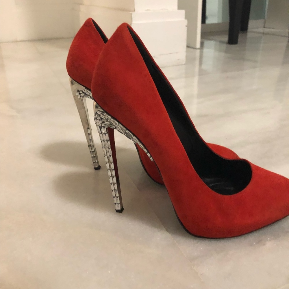 Red pumps - Picture 4 of 4